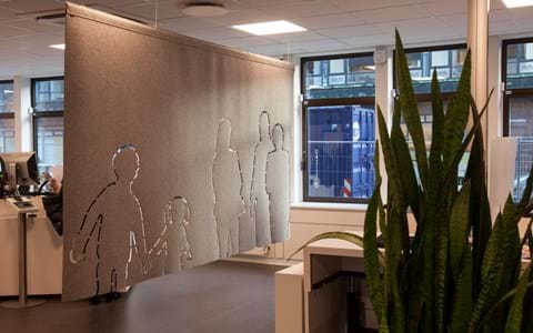 CoverSingle rumafskærmning i filt ophængt med wire